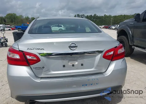 2017 Nissan Altima 2.5 S z USA, uszkodzony, nr VIN 1N4AL3AP0HC155771